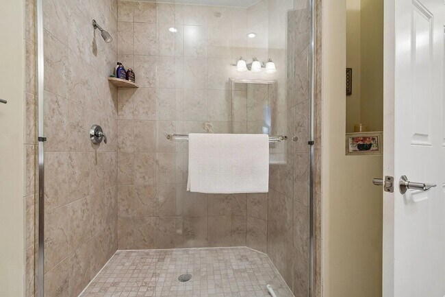 Foto del edificio - 7702 Lake Vista Ct