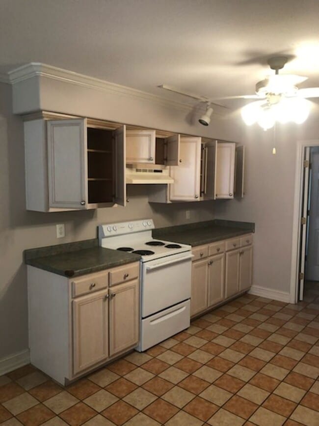 Building Photo - 1309 Golf Dr SW