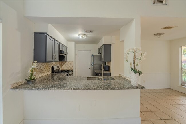 Building Photo - 1423 Valley Landing Dr