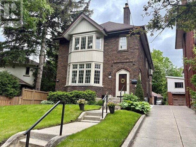 Building Photo - 18-18 Servington Crescent