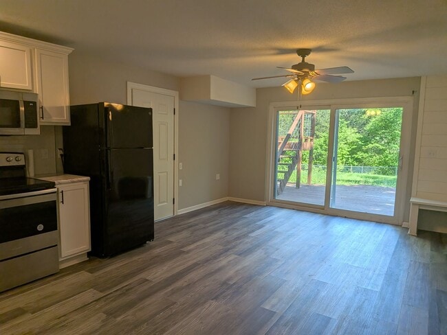 Building Photo - 7802 Rollingwood W Dr