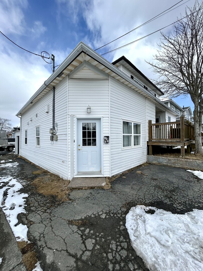 Building Photo - 252 Pennywell Rd