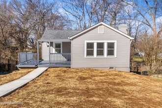 Building Photo - 3615 Lilac Ave