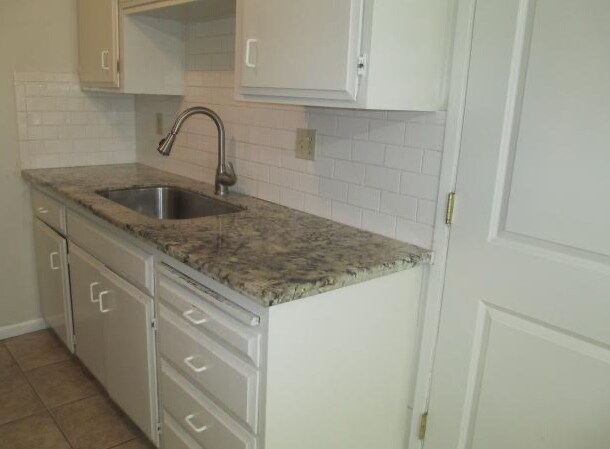 Building Photo - 557 Puccini Dr