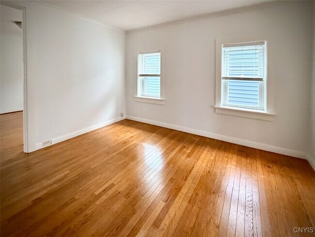 Foto del edificio - 88 E 5th St