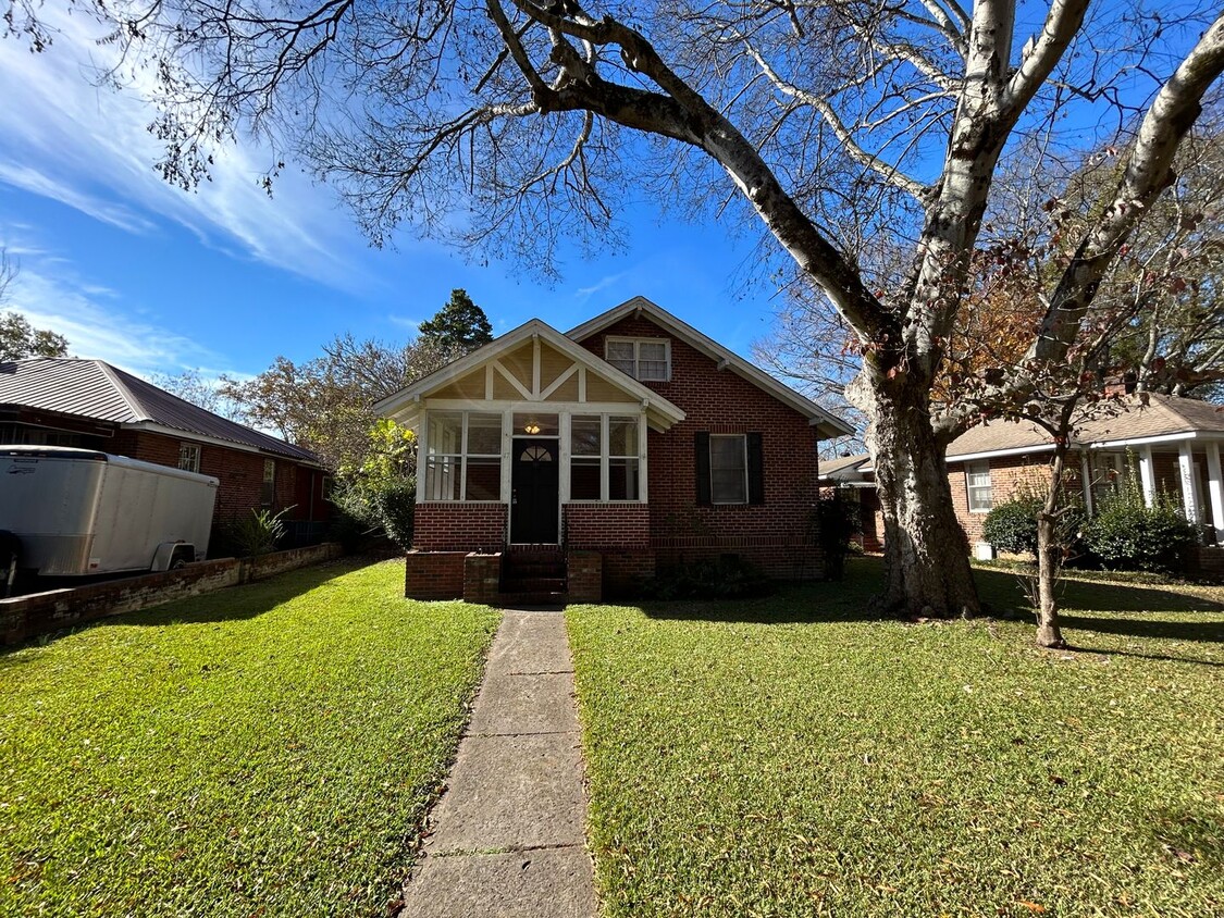 Primary Photo - 3/1.5 Brick House in Celanese $1,295