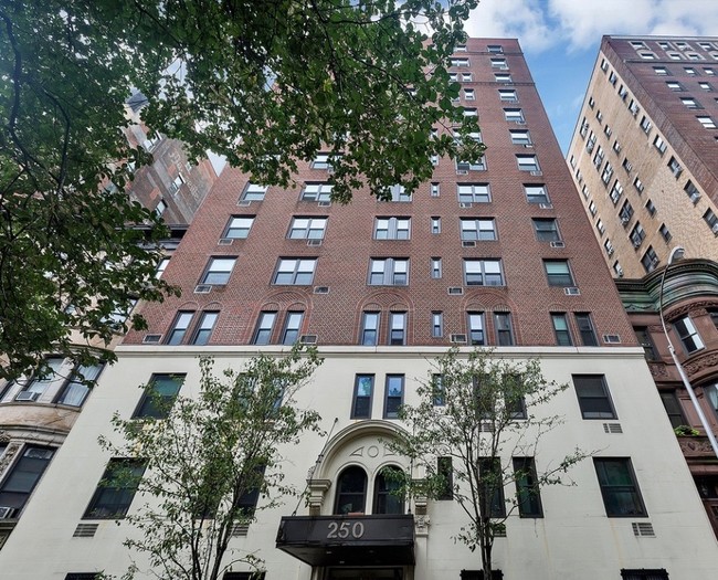 Building Photo - 250 W 103rd St