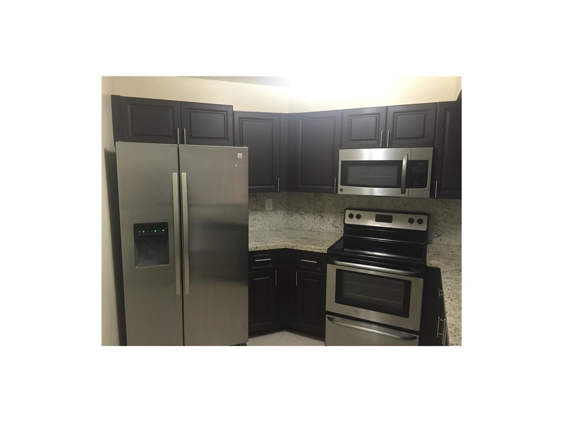 Primary Photo - 9701 Fontainebleau Blvd