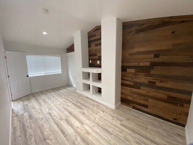 Foto del edificio - Charming 3-Bedroom Home with Fireplace & Private Yard – South B St, Lompoc