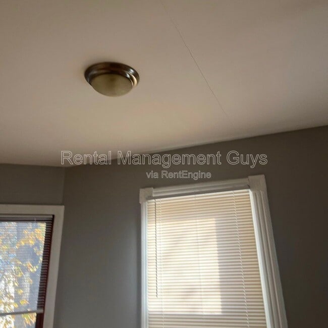 Building Photo - 1211 N 26th Ave