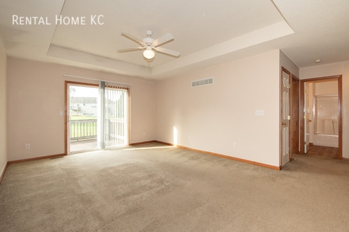 Foto del edificio - 3-bed 2-bath 2-Garage split-entry Duplex  ...