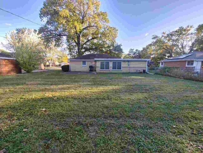 Foto del edificio - 4208 Crestview Dr