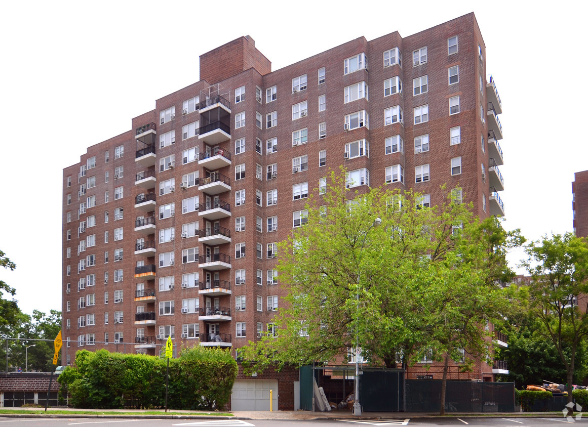 Building Photo - 3611 Henry Hudson Pky
