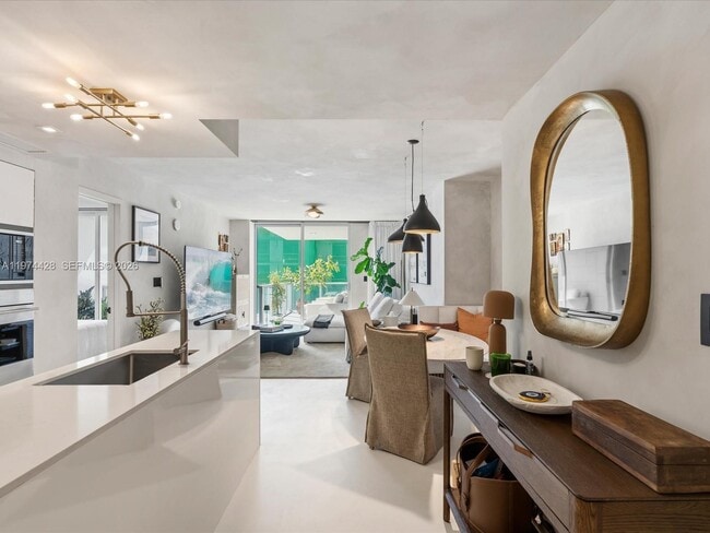 Foto del edificio - 9521 E Bay Harbor Dr