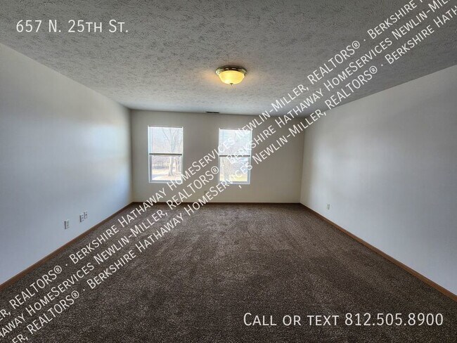 Building Photo - 1 Bedroom Upper Apartment