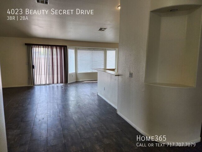 Building Photo - Beautiful Single Story 3 Bedroom 2 Bath Home!