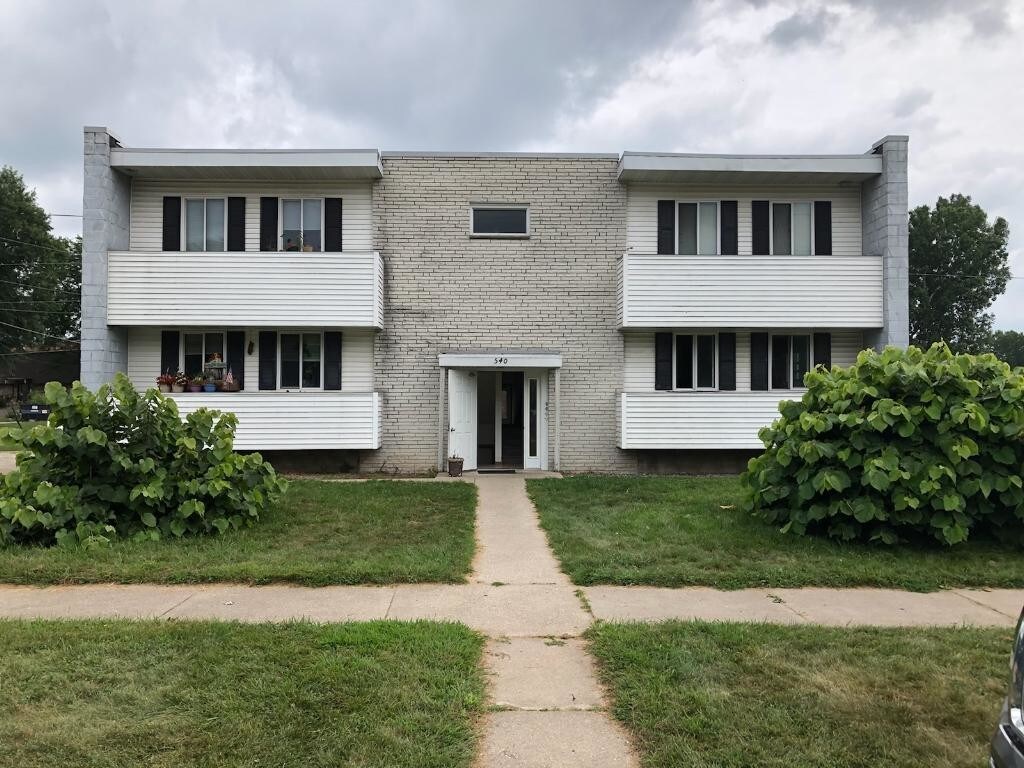 540 Wheelock Ave, Hartford, WI 53027 Apartments in Hartford, WI
