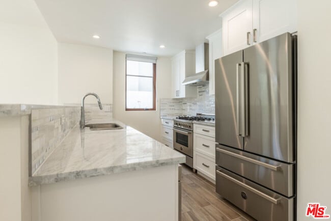 Building Photo - 859 S Lucerne Blvd