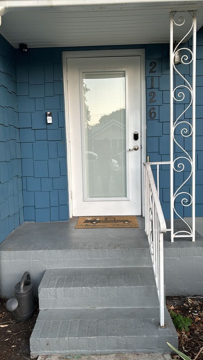 Foto del edificio - 2126 8th Ave N