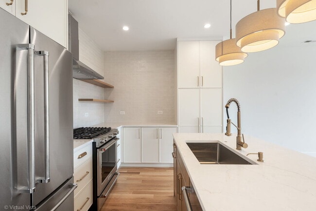Foto del edificio - 2122 W 18th Pl