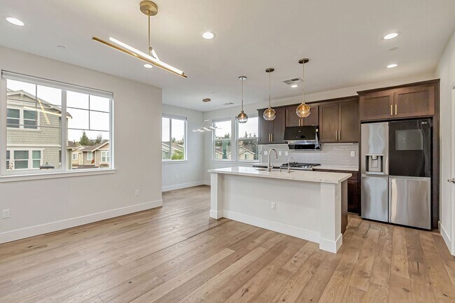 Foto del edificio - Stunning Home with Modern Upgrades and Pri...
