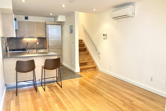 Foto del edificio - 215 E 81st St