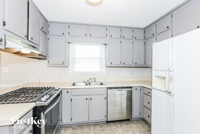 Building Photo - 84 Pine Grove Cir