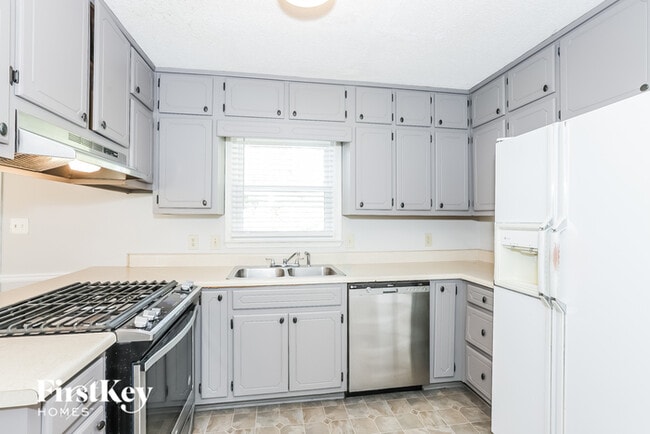 Foto del edificio - 84 Pine Grove Cir