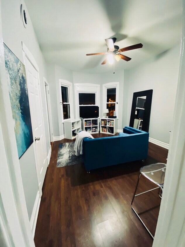 Foto principal - 3220 Drake N Ave