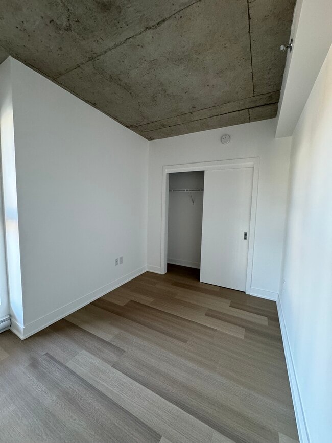 Building Photo - 245 Boul Robert-Bourassa