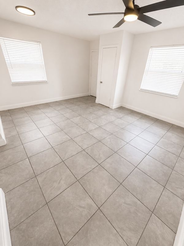 Foto del edificio - 1185-1185 BENTLEY ROAD, 4