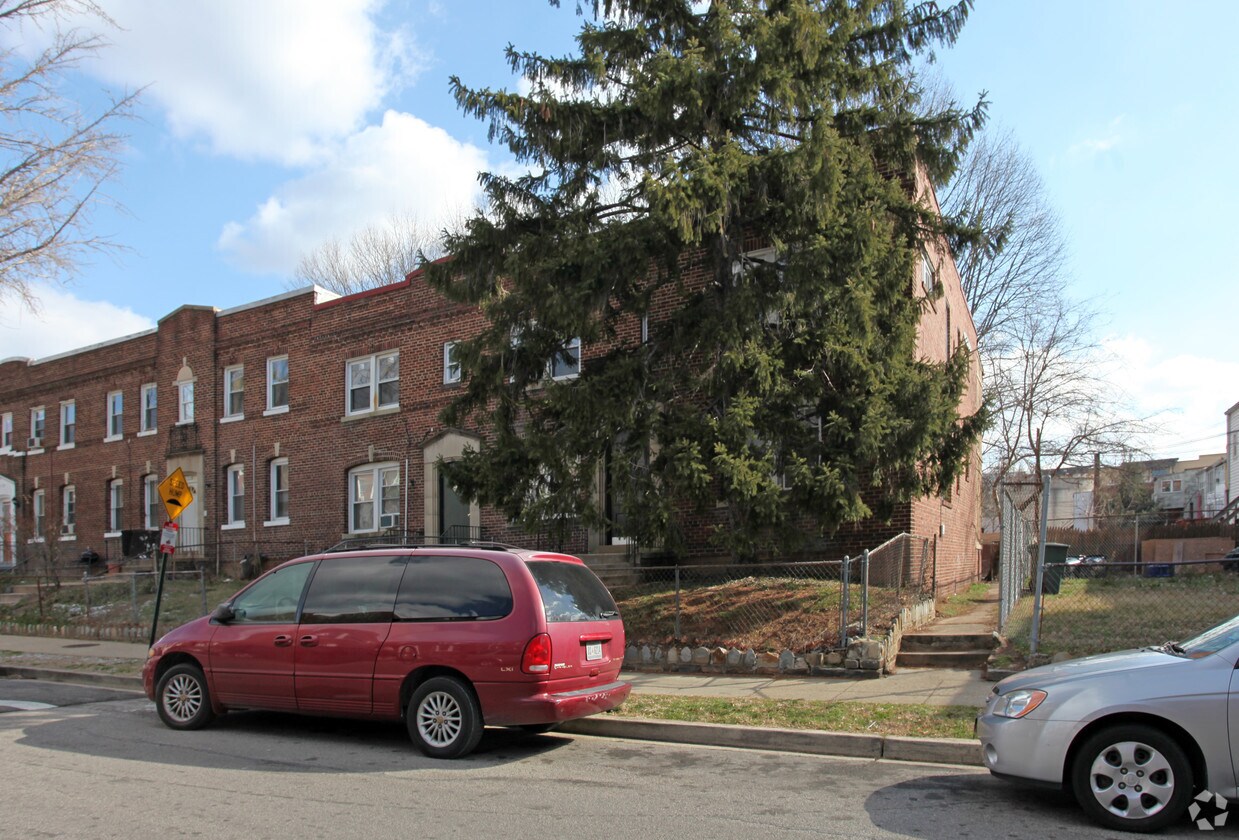 Primary Photo - Holbrook Apartments