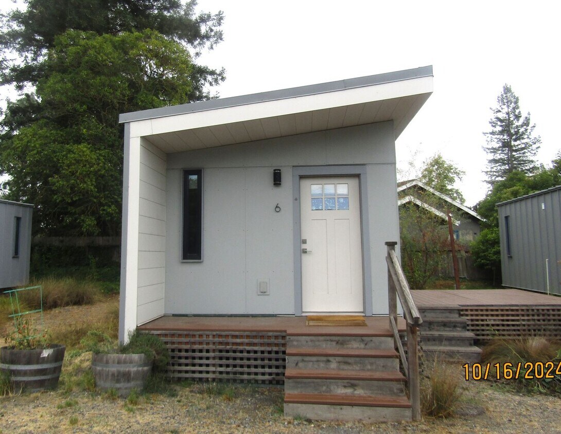 6127 Old Redwood Hwy Unit 6, Santa Rosa, CA 95403 Room for Rent in