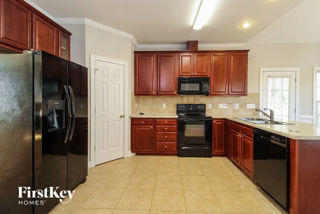 Building Photo - 2117 Waterford Village Dr