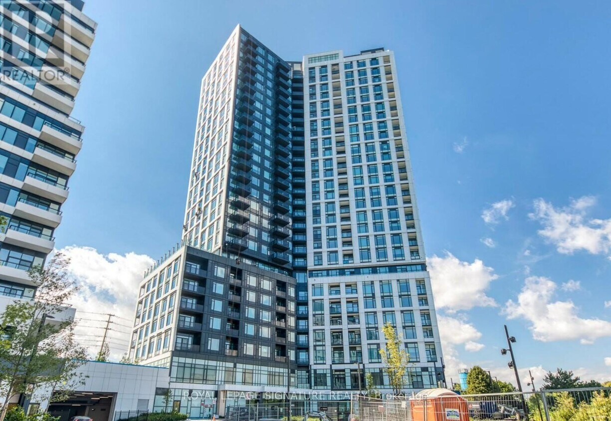 Photo principale - 2495 Eglinton Ave W
