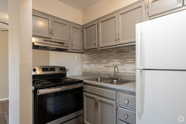 2BR, 1BA - 650SF - Padres Village Apartments