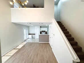 Building Photo - 4511 Mistletoe Dr
