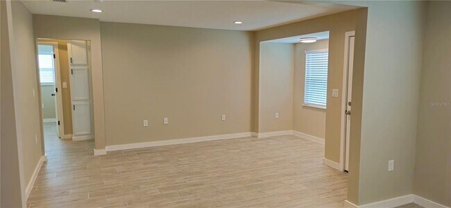 Foto del edificio - 755 Bloxam Ave