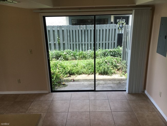 Building Photo - 2 br, 2.5 bath  - 16650 Brigadoon Dr