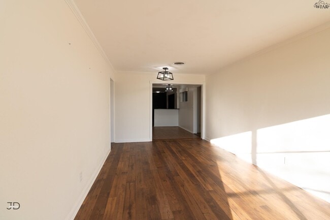 Foto del edificio - 674 Bell Rd S