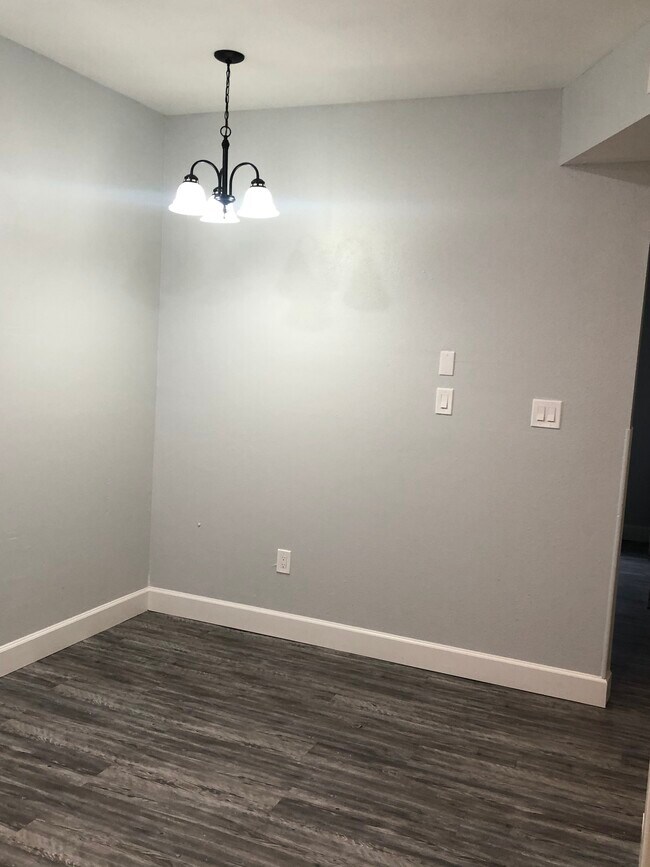 Building Photo - 7548 Oak Chase