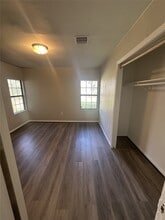 Building Photo - 5847 Belcrest St