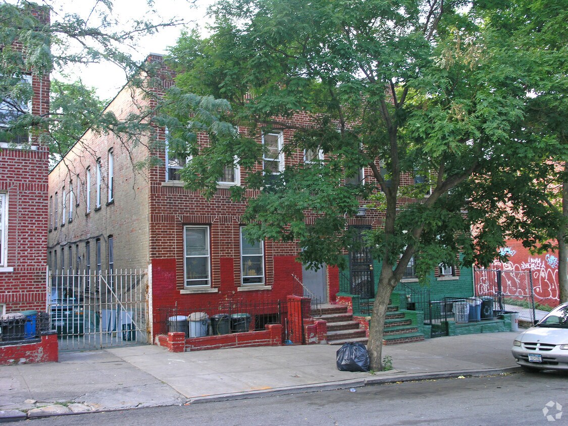 Primary Photo - 1043 Lowell St
