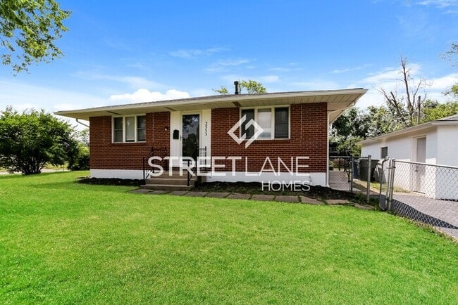 Building Photo - REDUCED!