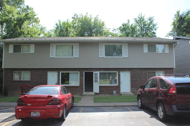 Building Photo - Colonial East Apartments