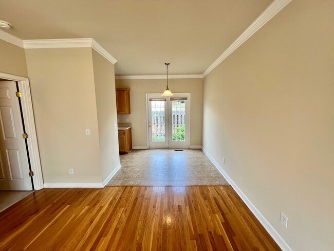 Building Photo - 2 bed/2.5 bath Townhouse in Williamson Co - Pool and Playground