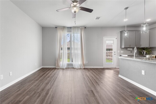 Building Photo - 6206 Golden Gate Dr