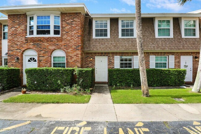 Foto del edificio - 415 N Cypress Dr