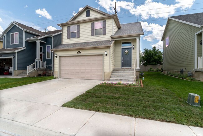 Building Photo - Two Story West Haven Home w/3 bed, 2.5 bat...