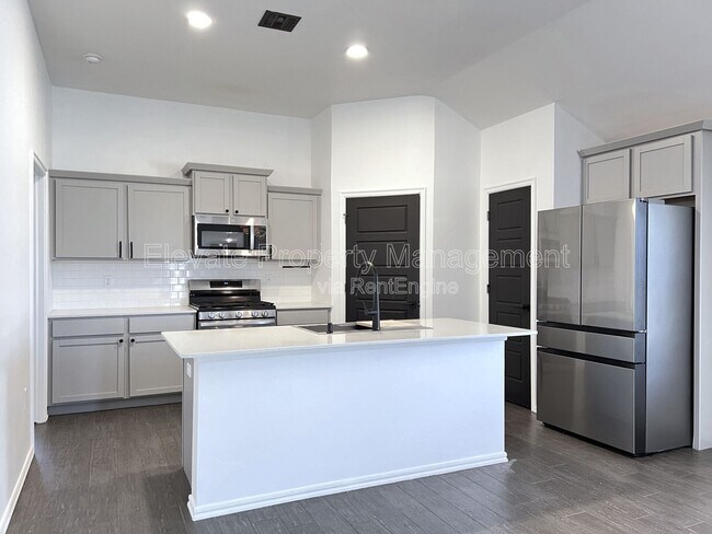 Foto del edificio - 4613 Crystal Hill Dr